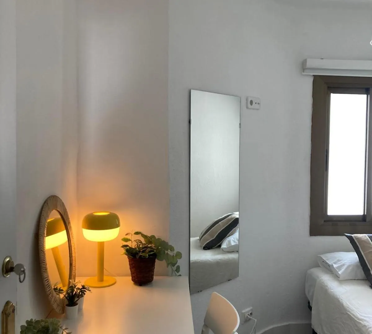 فندق Toledo House Self Checkin لوسبيتاليت دي يوبريغات بيت ضيافة